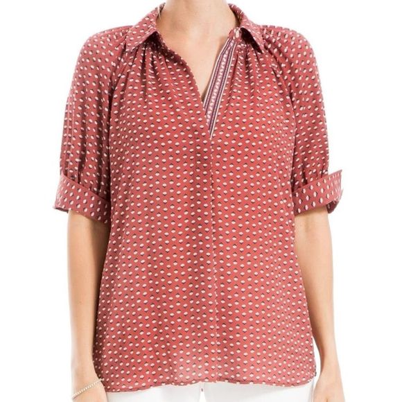 NWT Max Studio Short Sleeve Crepe Blouse Rose Open Stem Flower - Picture 1 of 13